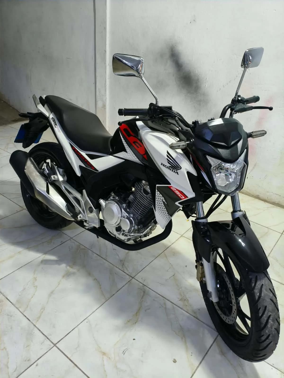 Honda CB 250F Twister